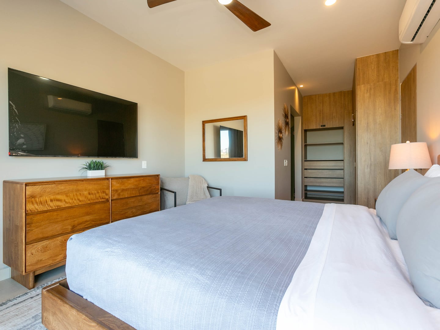 Modern 2BR with Ocean Views 16