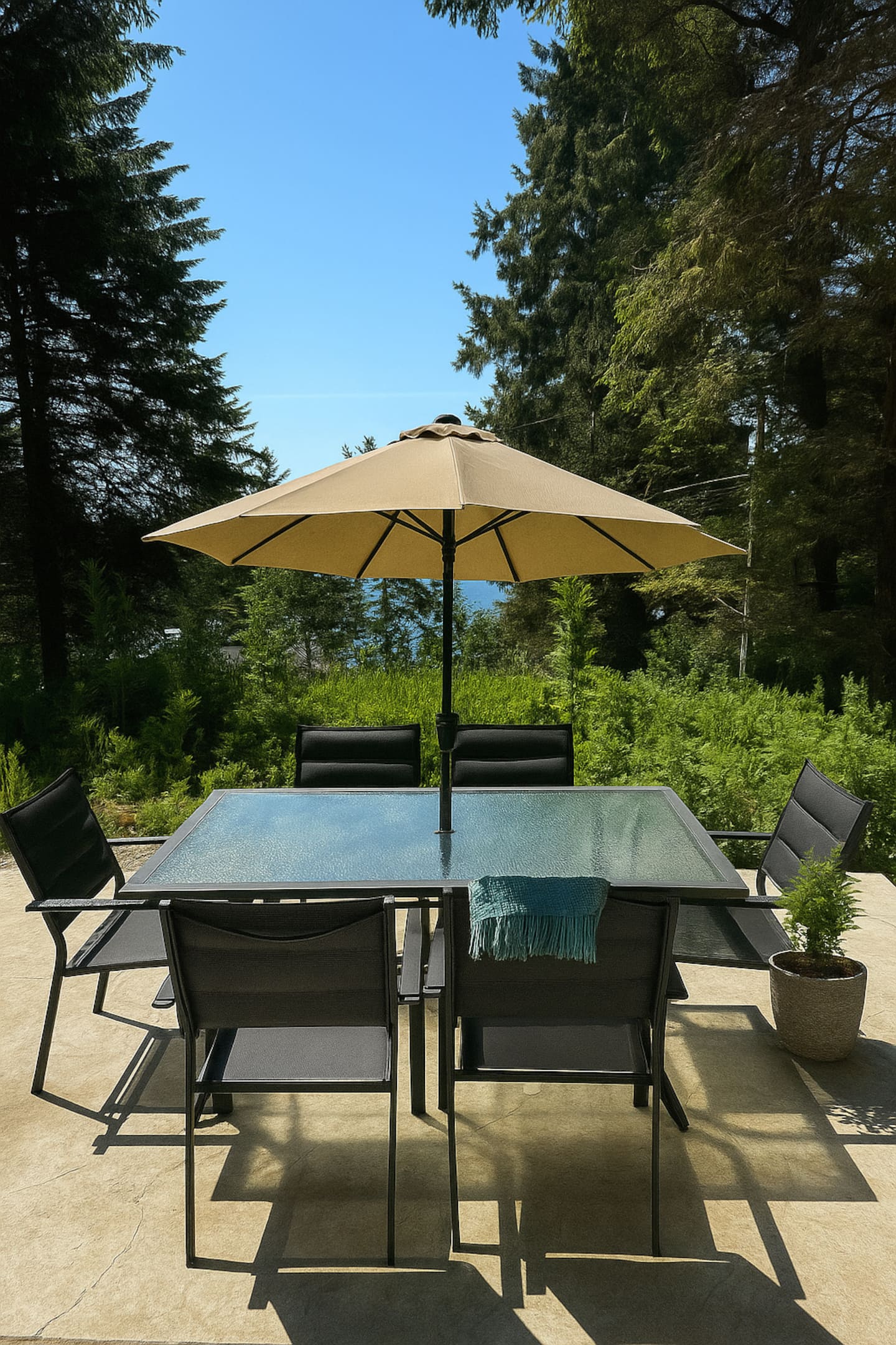 West Coast Retreat w Hot Tub! 5