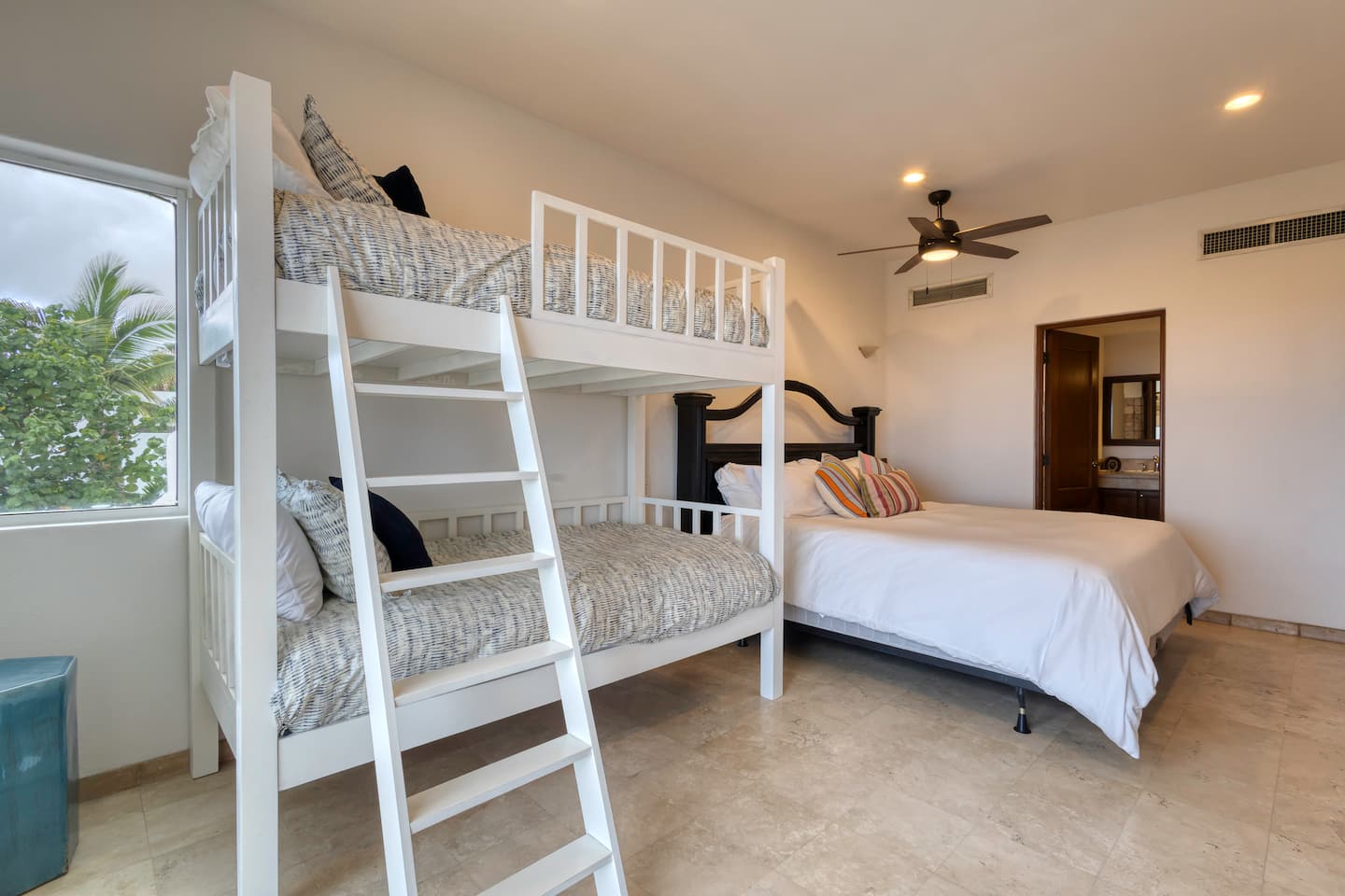 Casa Maravilla - Walk to Beach & Art District 17