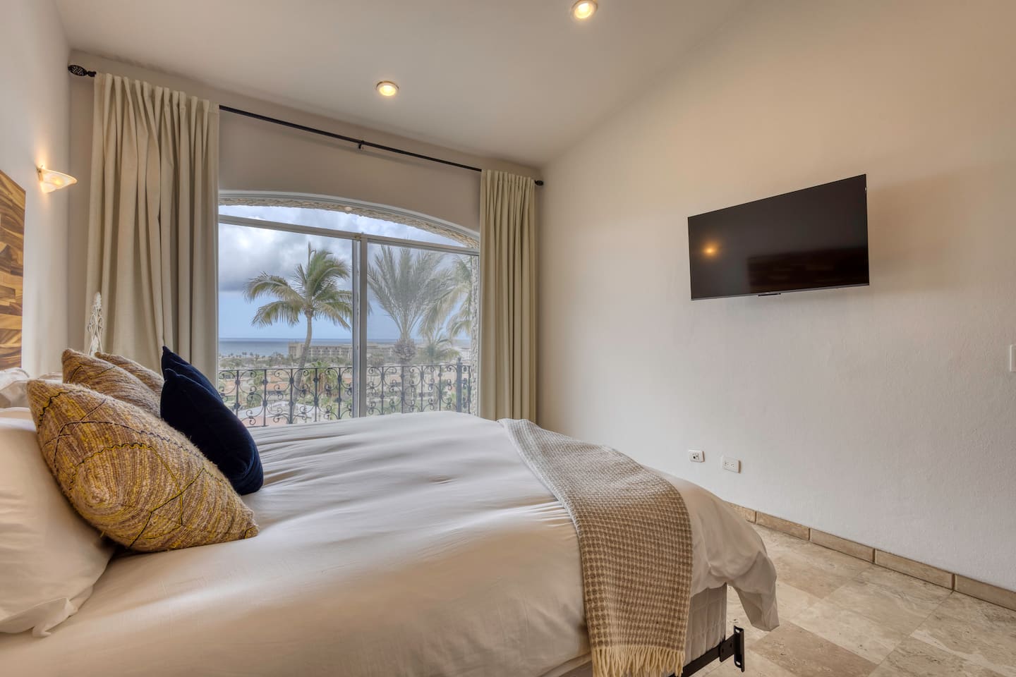 Casa Maravilla - Walk to Beach & Art District 22