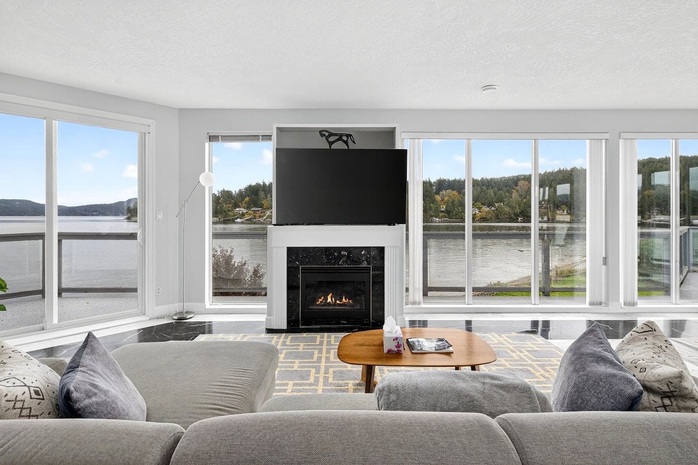 The Crow's Nest – Panoramic Oceanfront 11