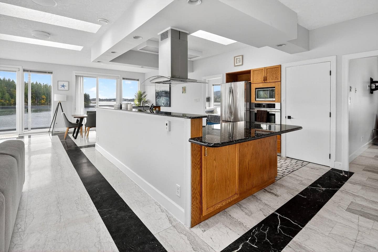 The Crow's Nest – Panoramic Oceanfront 13