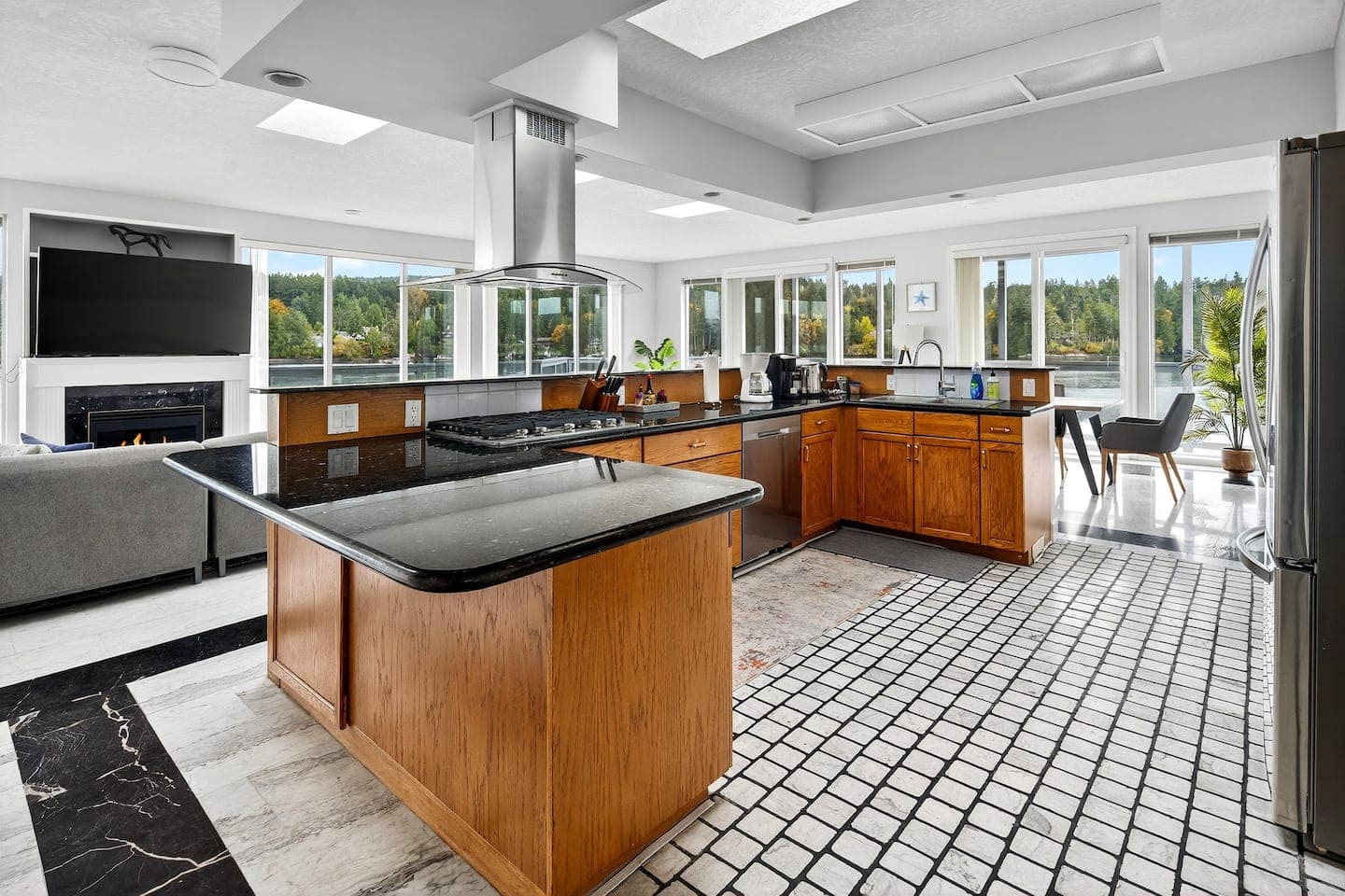 The Crow's Nest – Panoramic Oceanfront 14