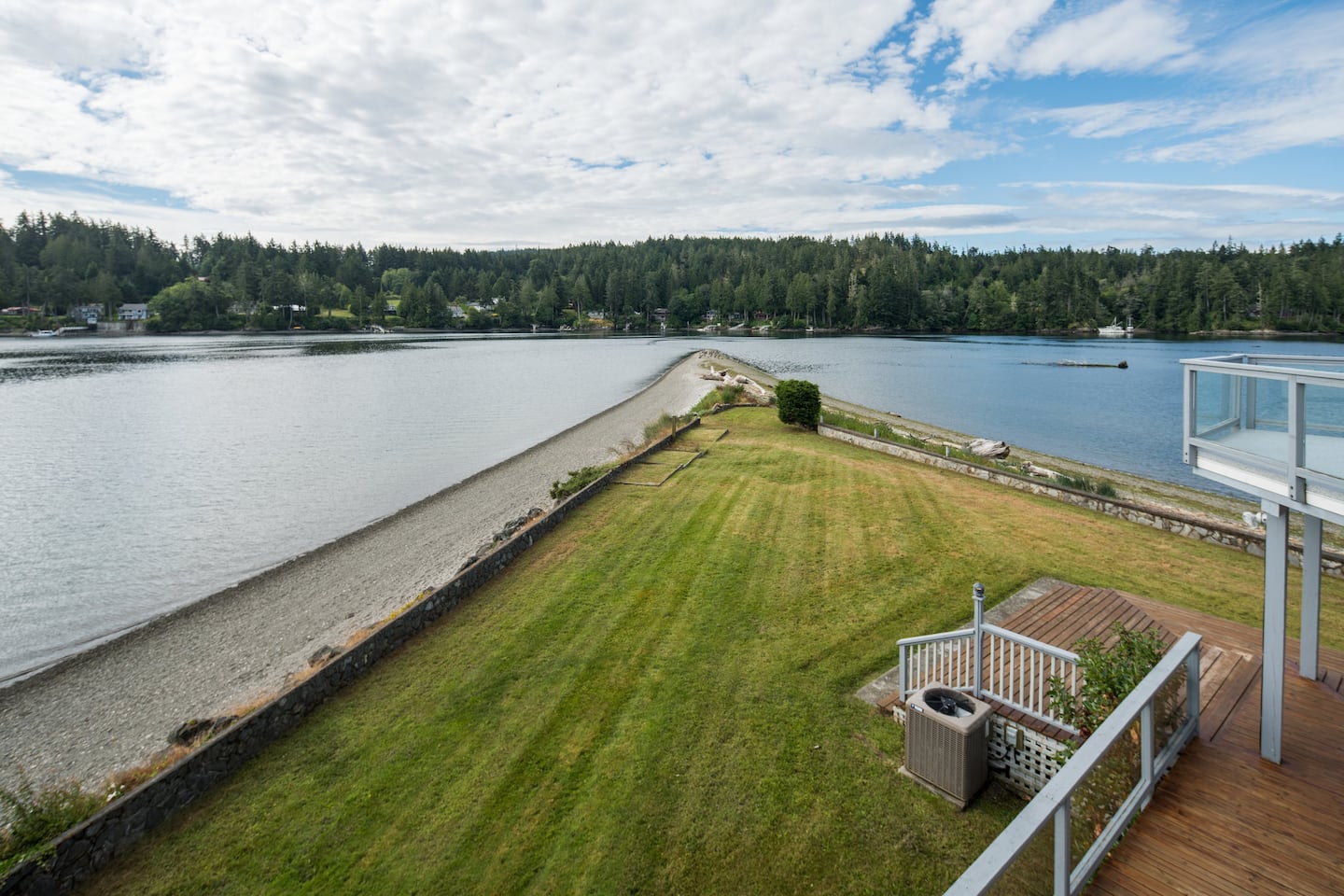 The Crow's Nest – Panoramic Oceanfront 23
