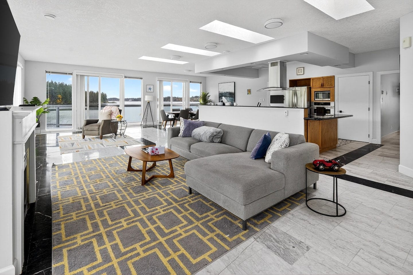 The Crow's Nest – Panoramic Oceanfront 9