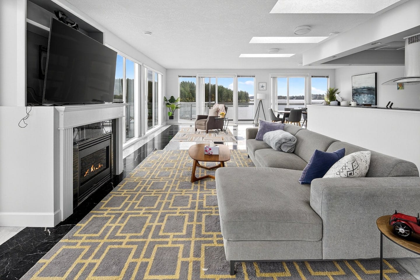 The Crow's Nest – Panoramic Oceanfront 10