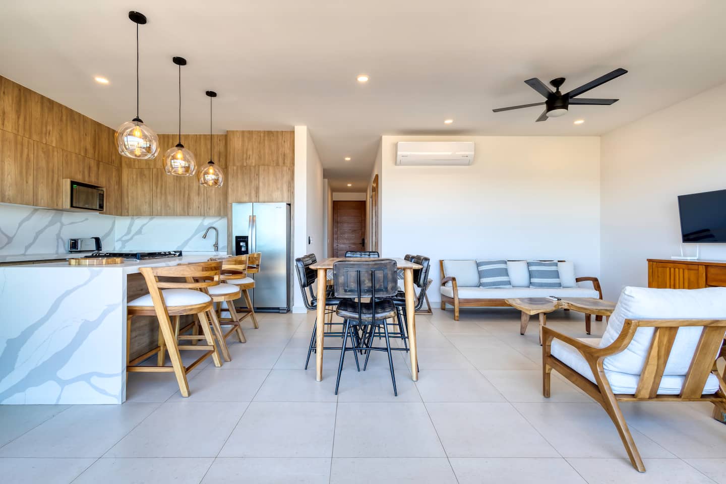 Iconic Arch Views | Modern Design 12