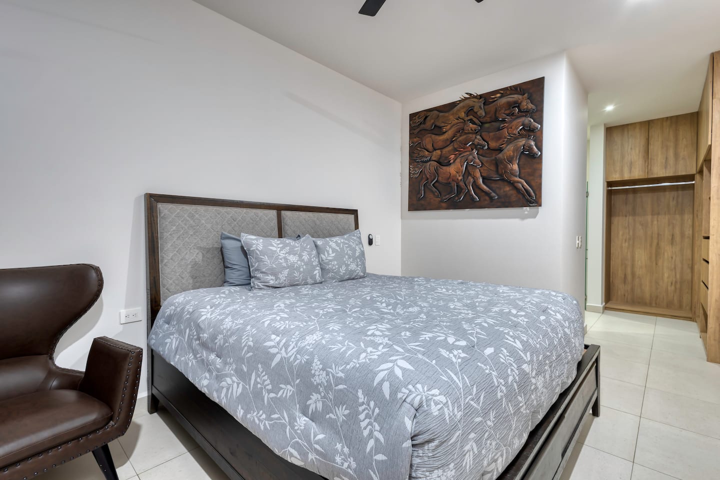 Iconic Arch Views | Modern Design 13