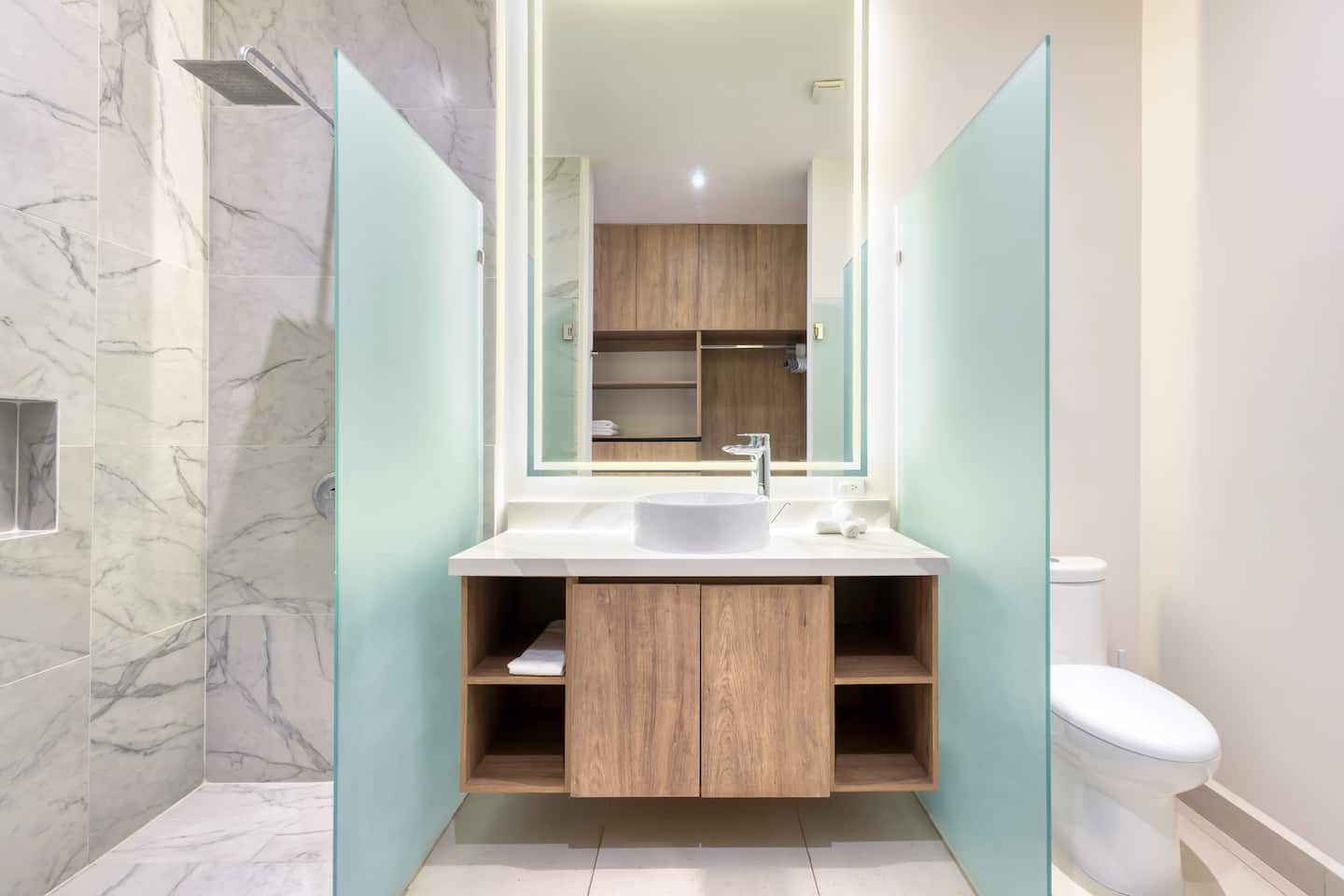 Iconic Arch Views | Modern Design 16