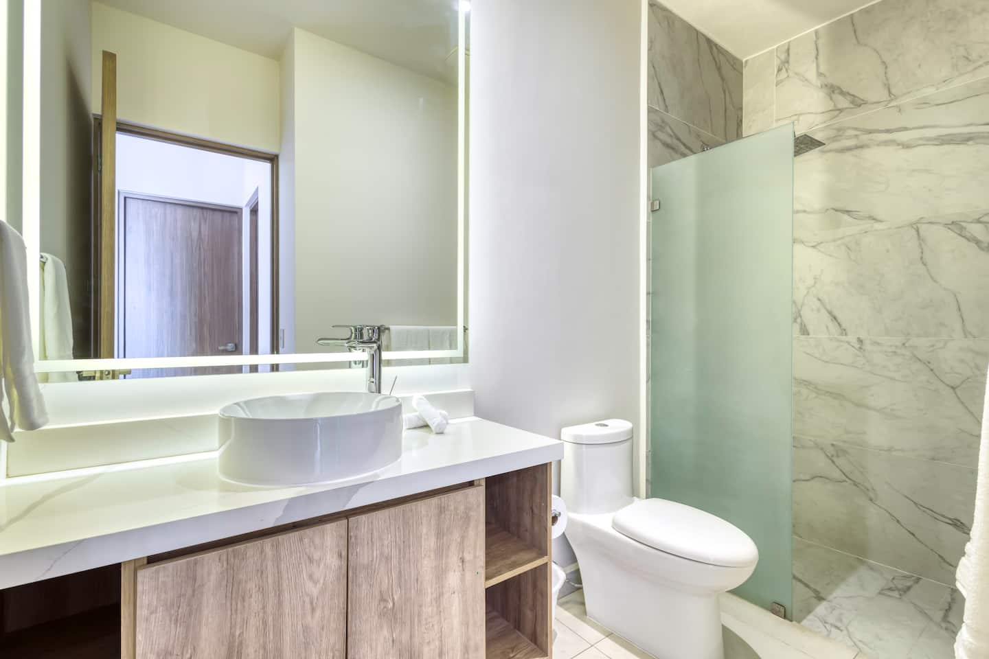 Iconic Arch Views | Modern Design 17