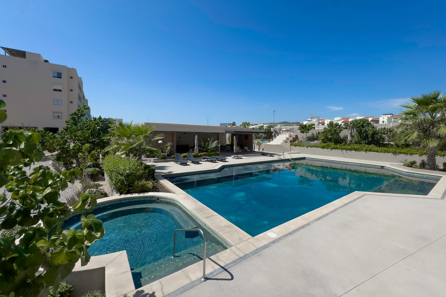 Iconic Arch Views | Modern Design 22
