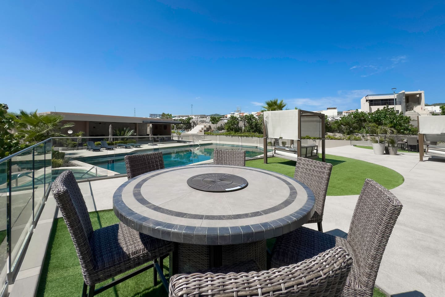 Iconic Arch Views | Modern Design 24