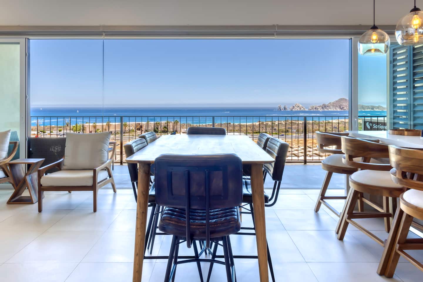 Iconic Arch Views | Modern Design 6