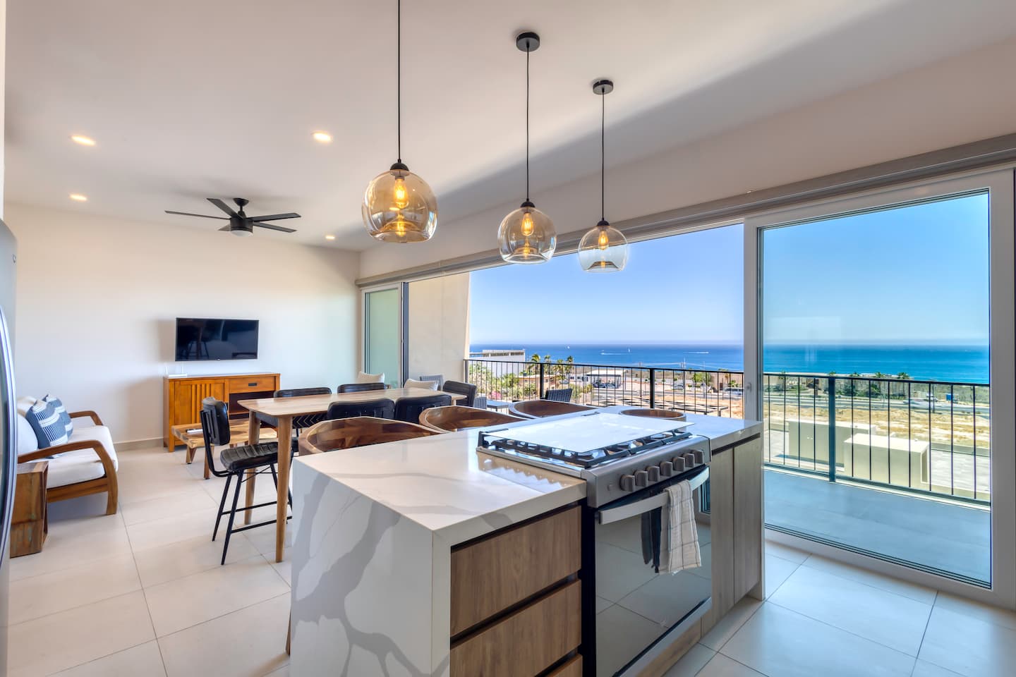 Iconic Arch Views | Modern Design 7