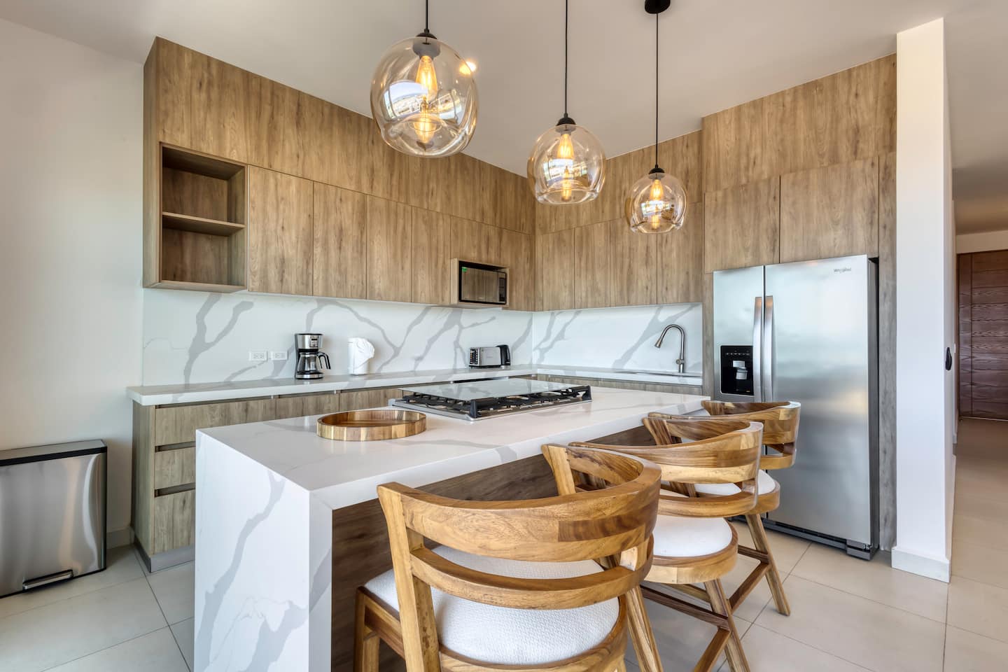 Iconic Arch Views | Modern Design 8