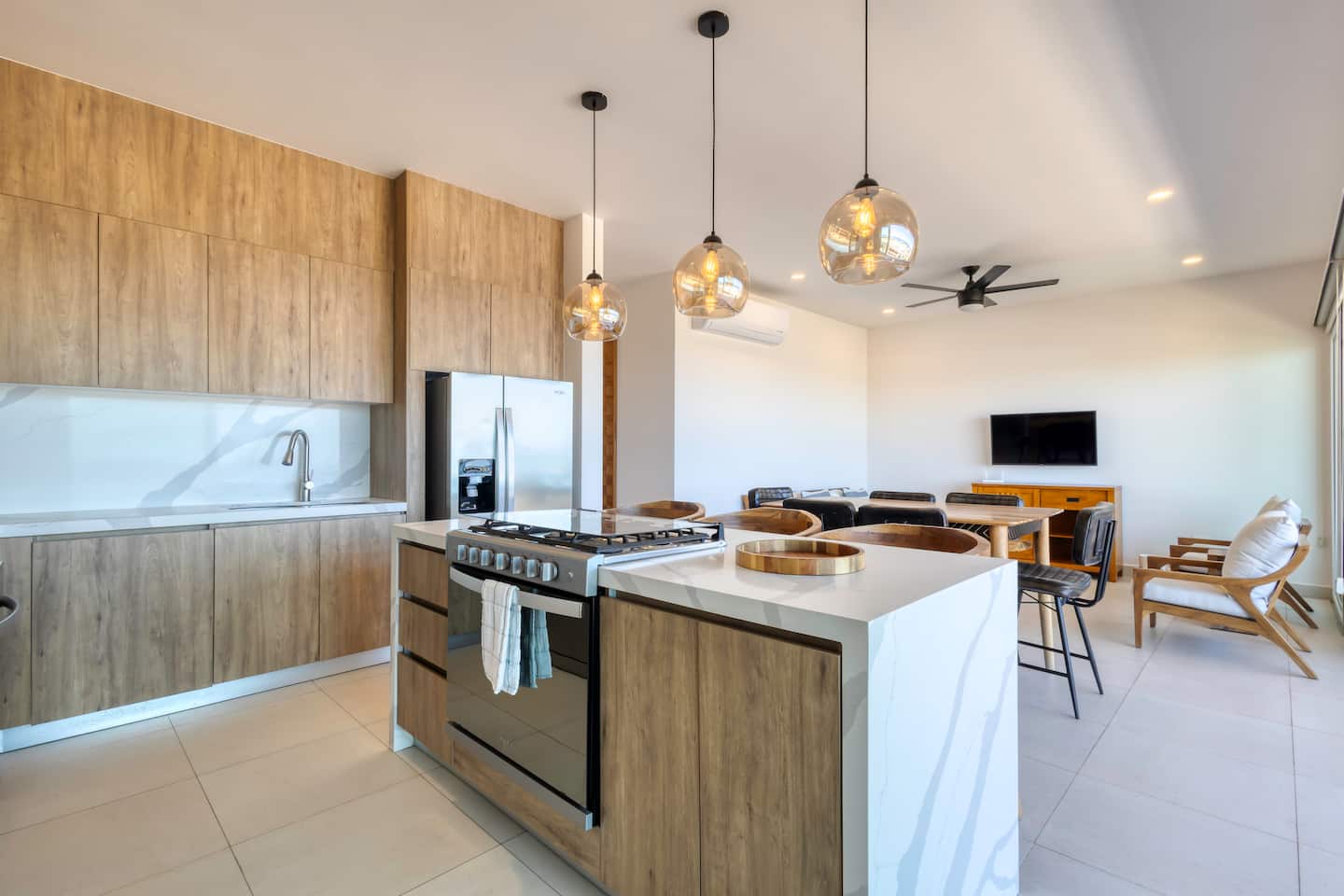 Iconic Arch Views | Modern Design 9