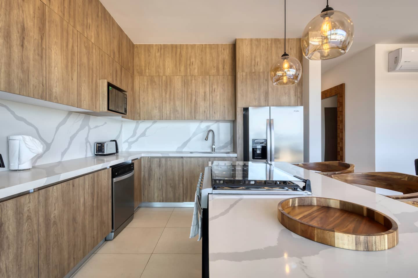 Iconic Arch Views | Modern Design 10