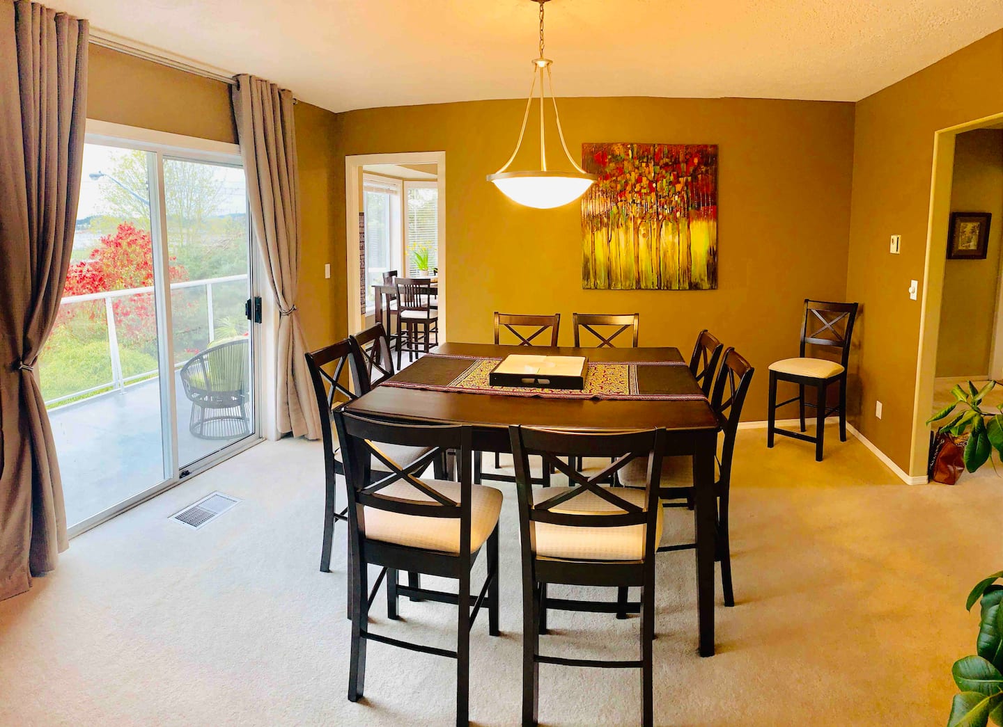 Halcyon House Tully’s Spacious 3-Bedroom 12