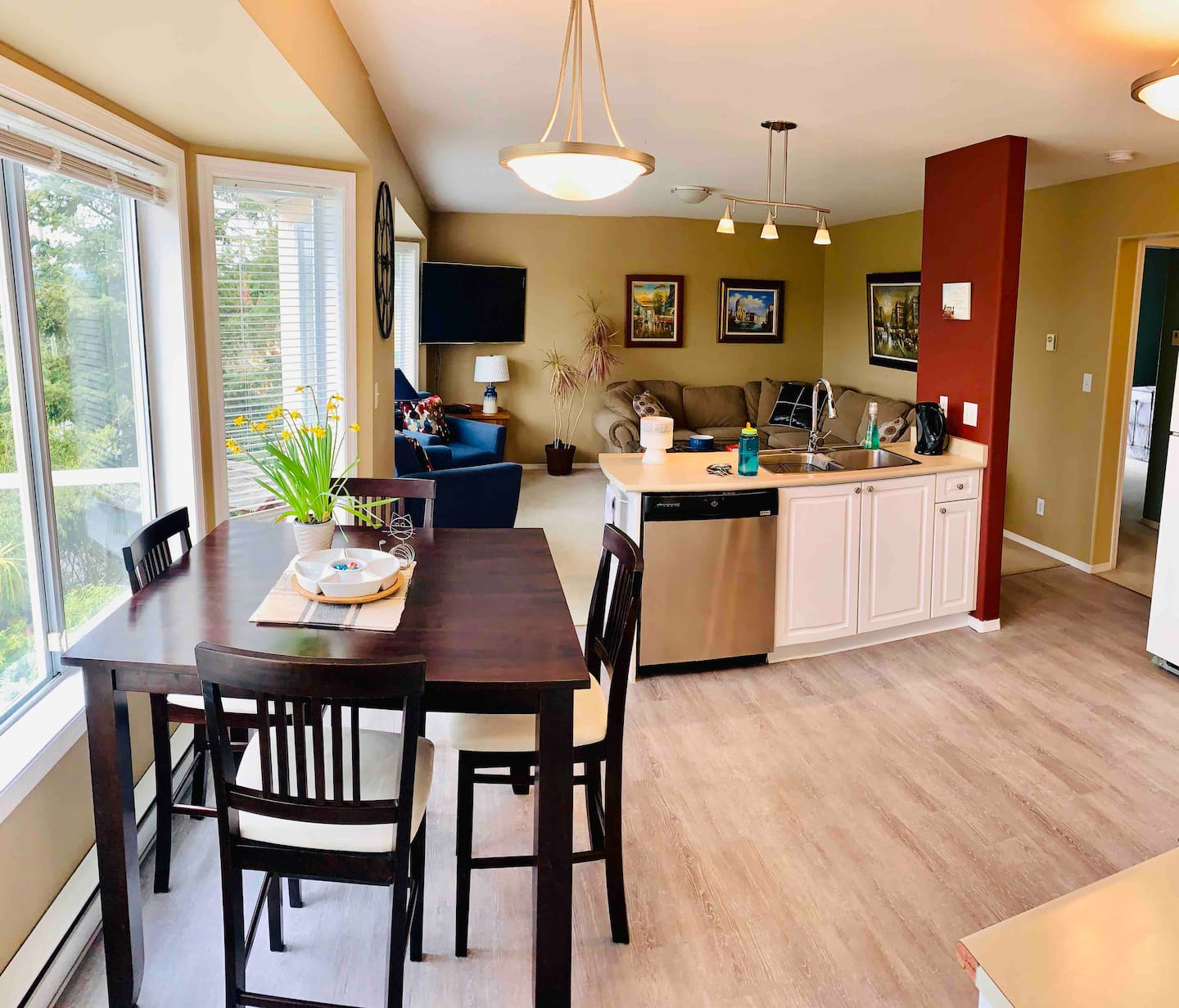 Halcyon House Tully’s Spacious 3-Bedroom 5