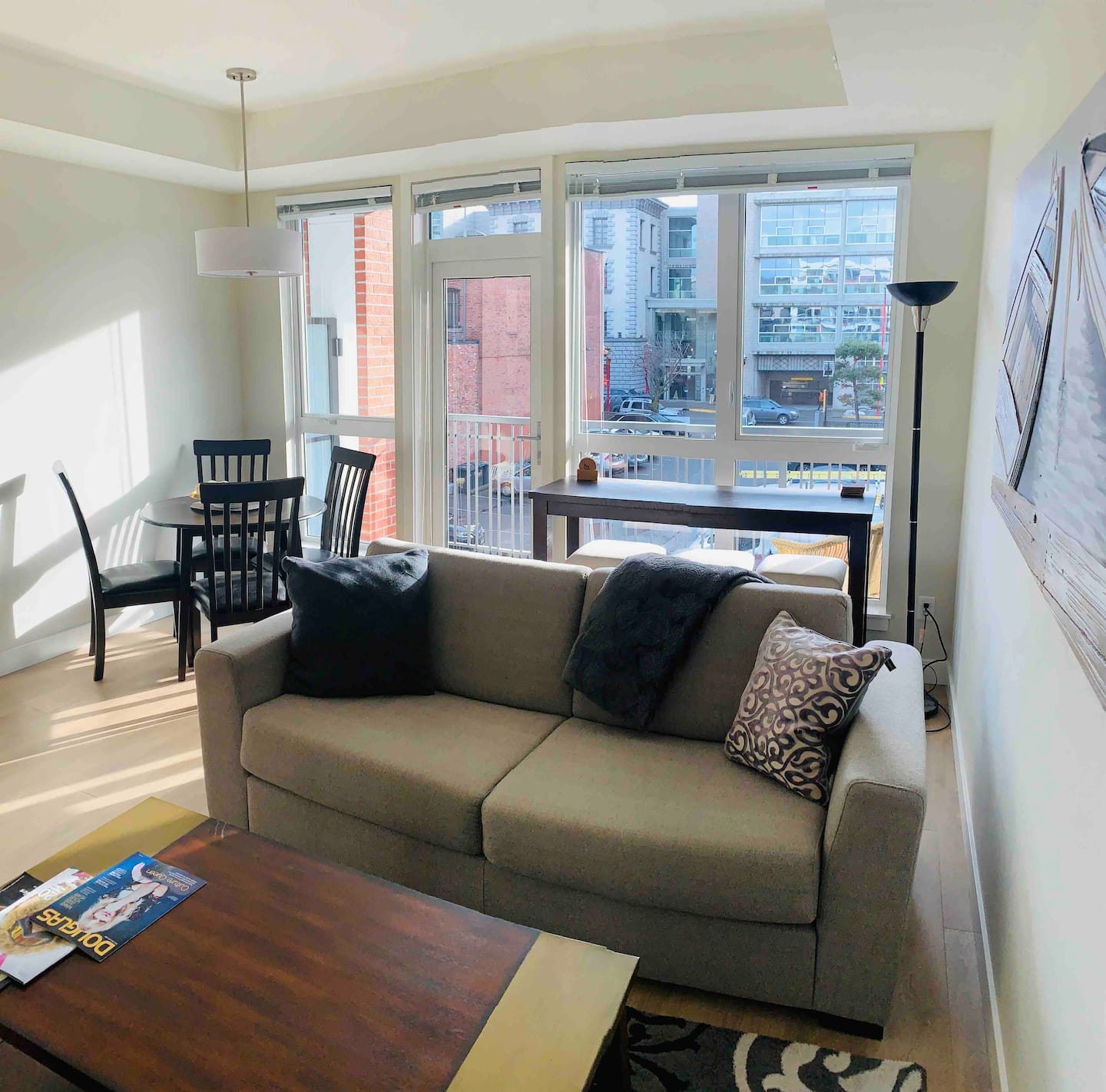 Vibrant Victoria: 1BR Condo in Downtown Hub 3