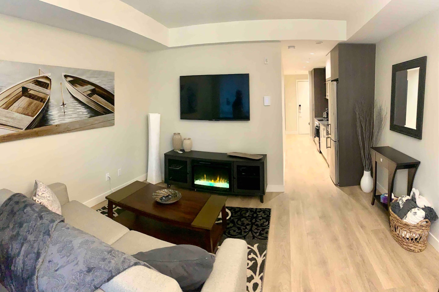 Vibrant Victoria: 1BR Condo in Downtown Hub 4