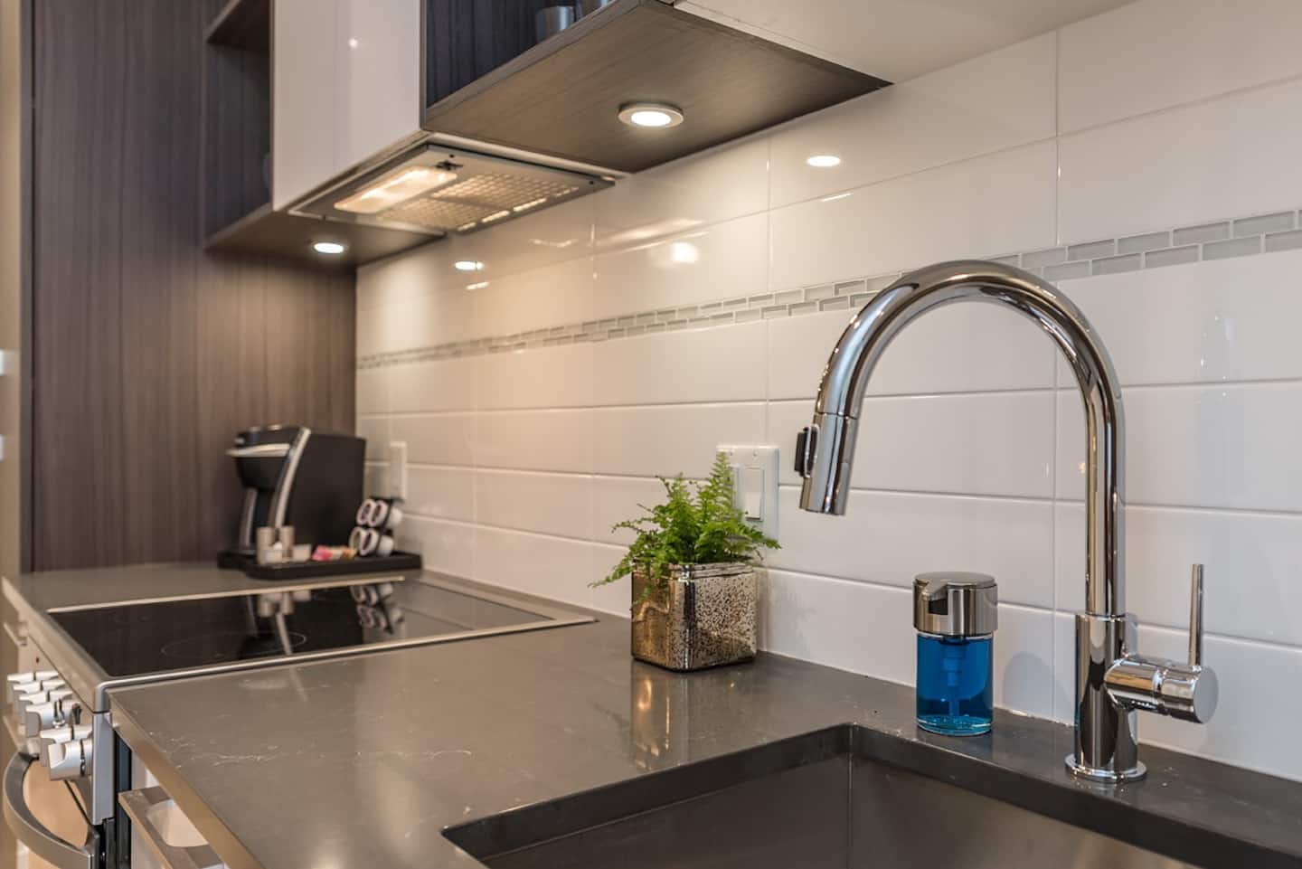 Vibrant Victoria: 1BR Condo in Downtown Hub 9
