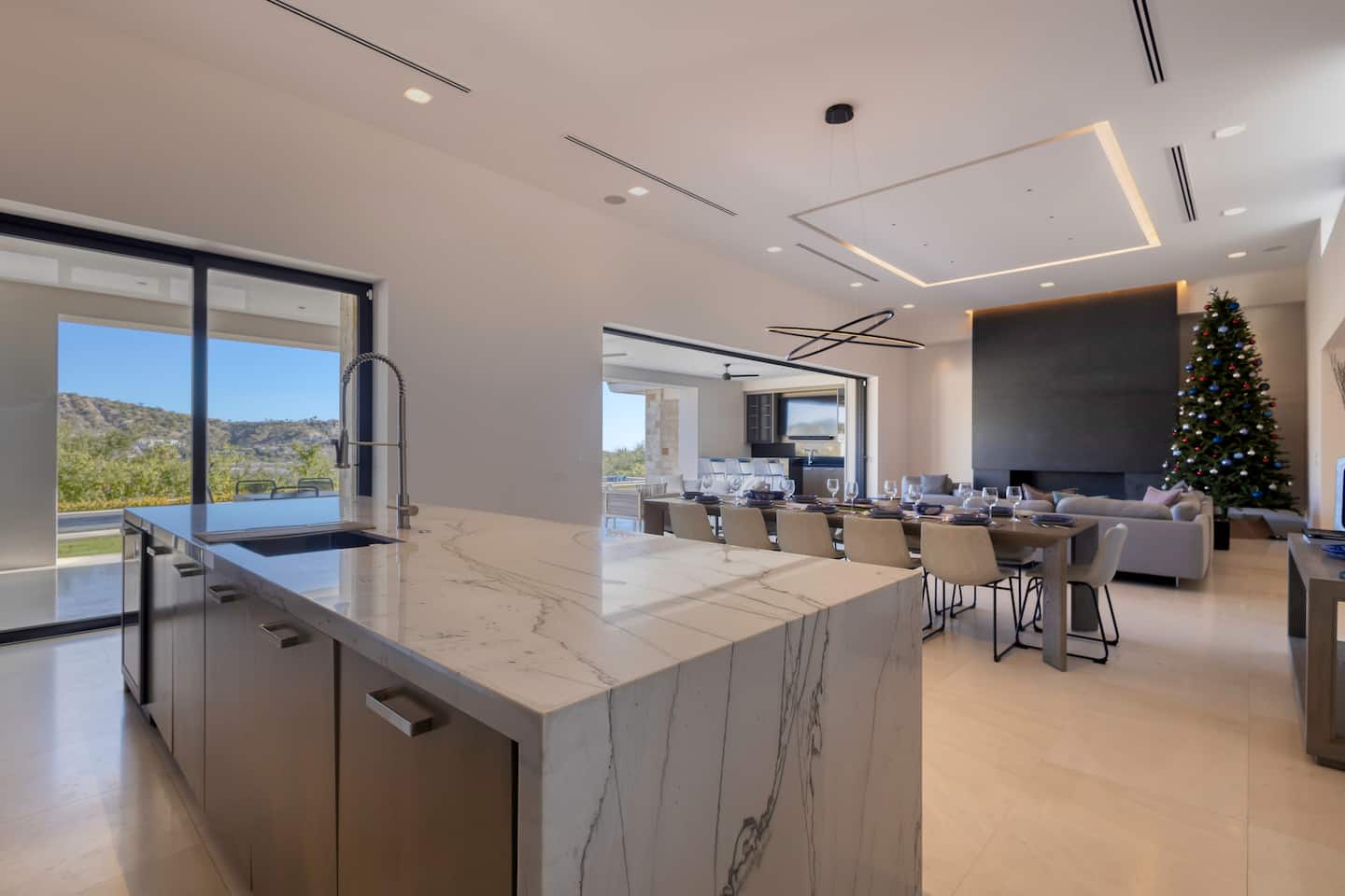 Luxe Family Villa 19