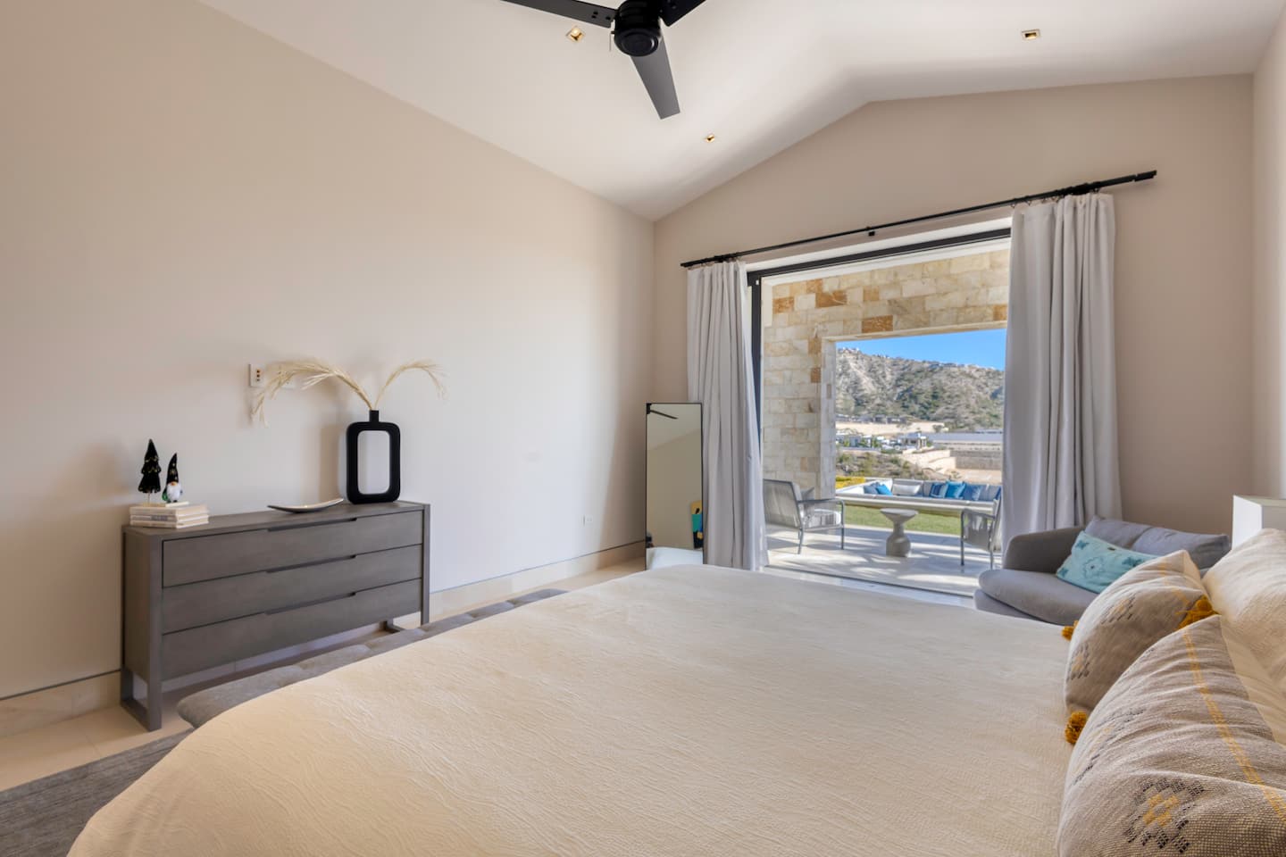 Luxe Family Villa 28