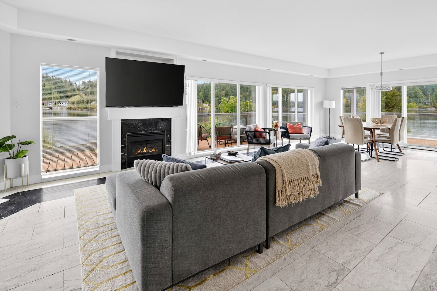 Victoria's Sea-Cret Stunning Oceanfront Home 2