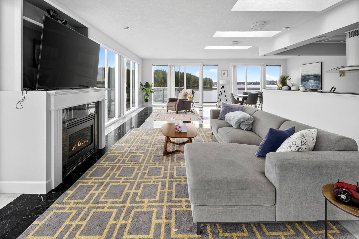 Victoria's Sea-Cret Stunning Oceanfront Home 12