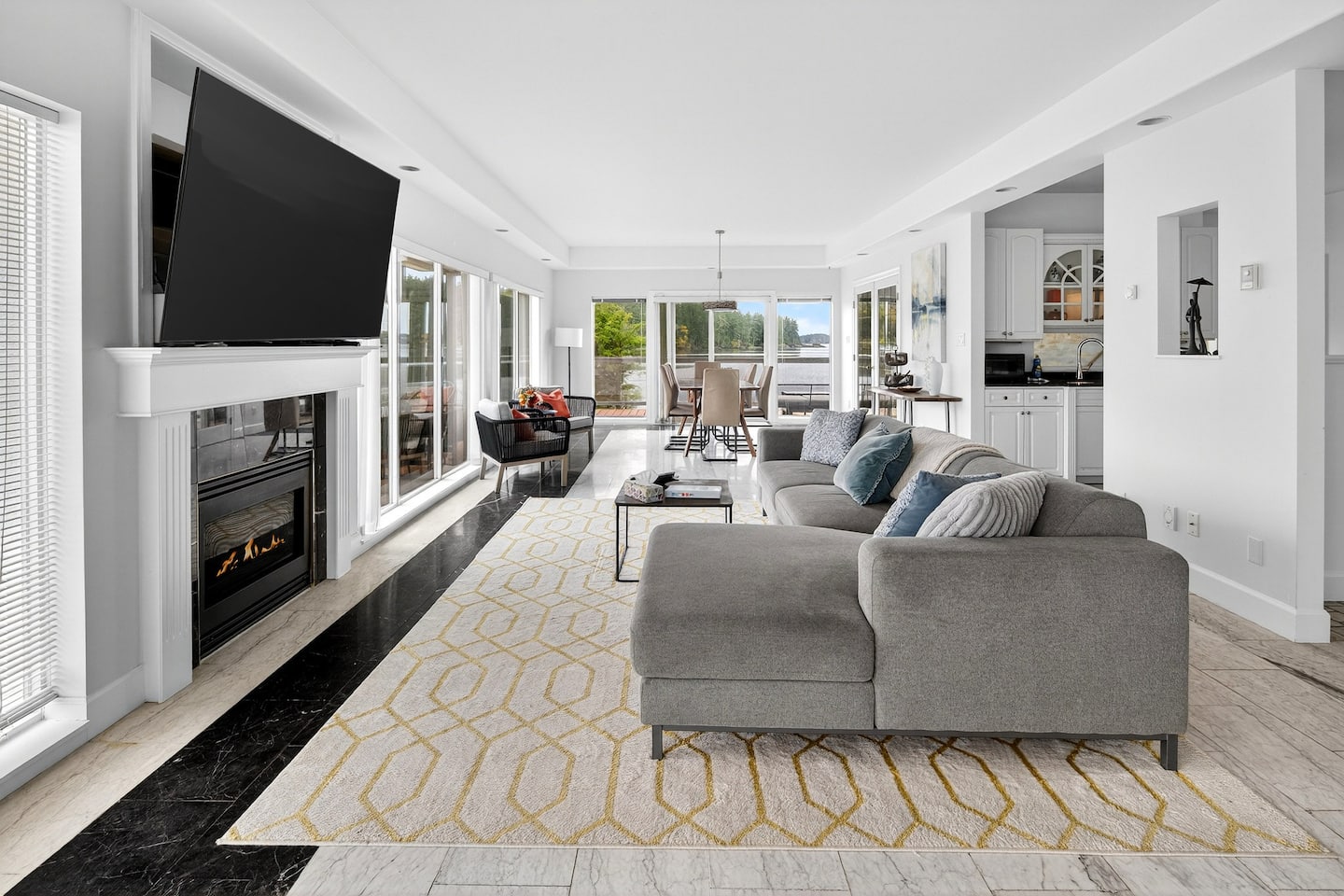 Victoria's Sea-Cret Stunning Oceanfront Home 14