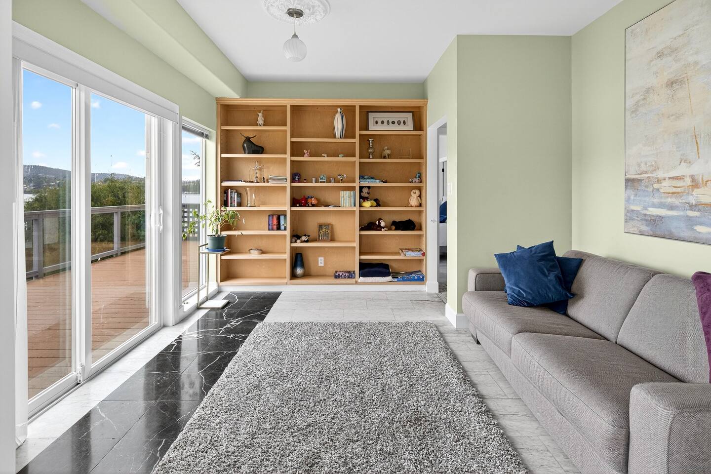 Victoria's Sea-Cret Stunning Oceanfront Home 16
