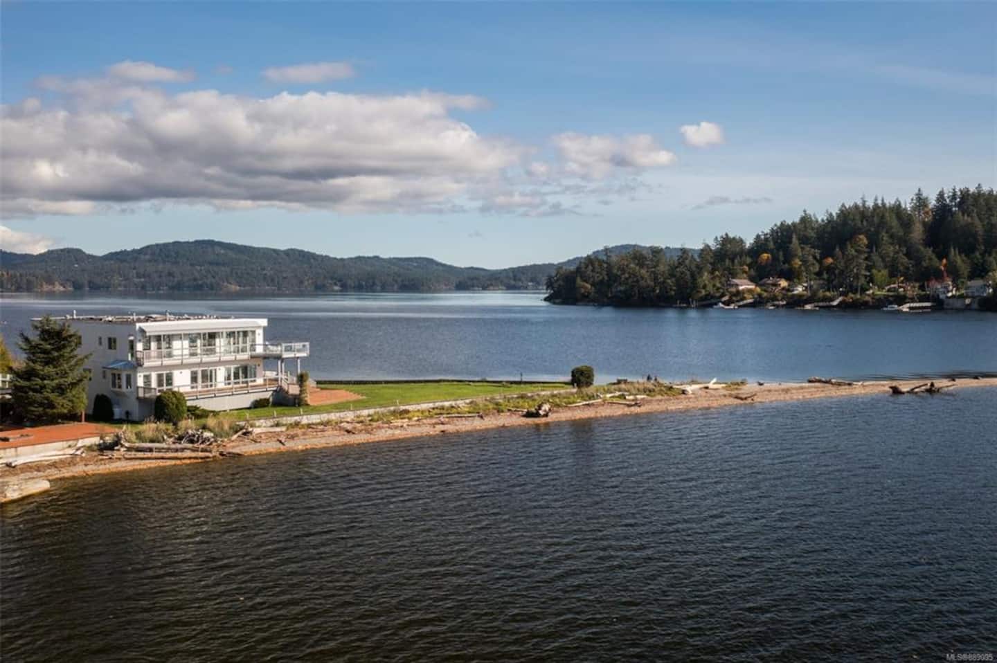 Victoria's Sea-Cret Stunning Oceanfront Home 3