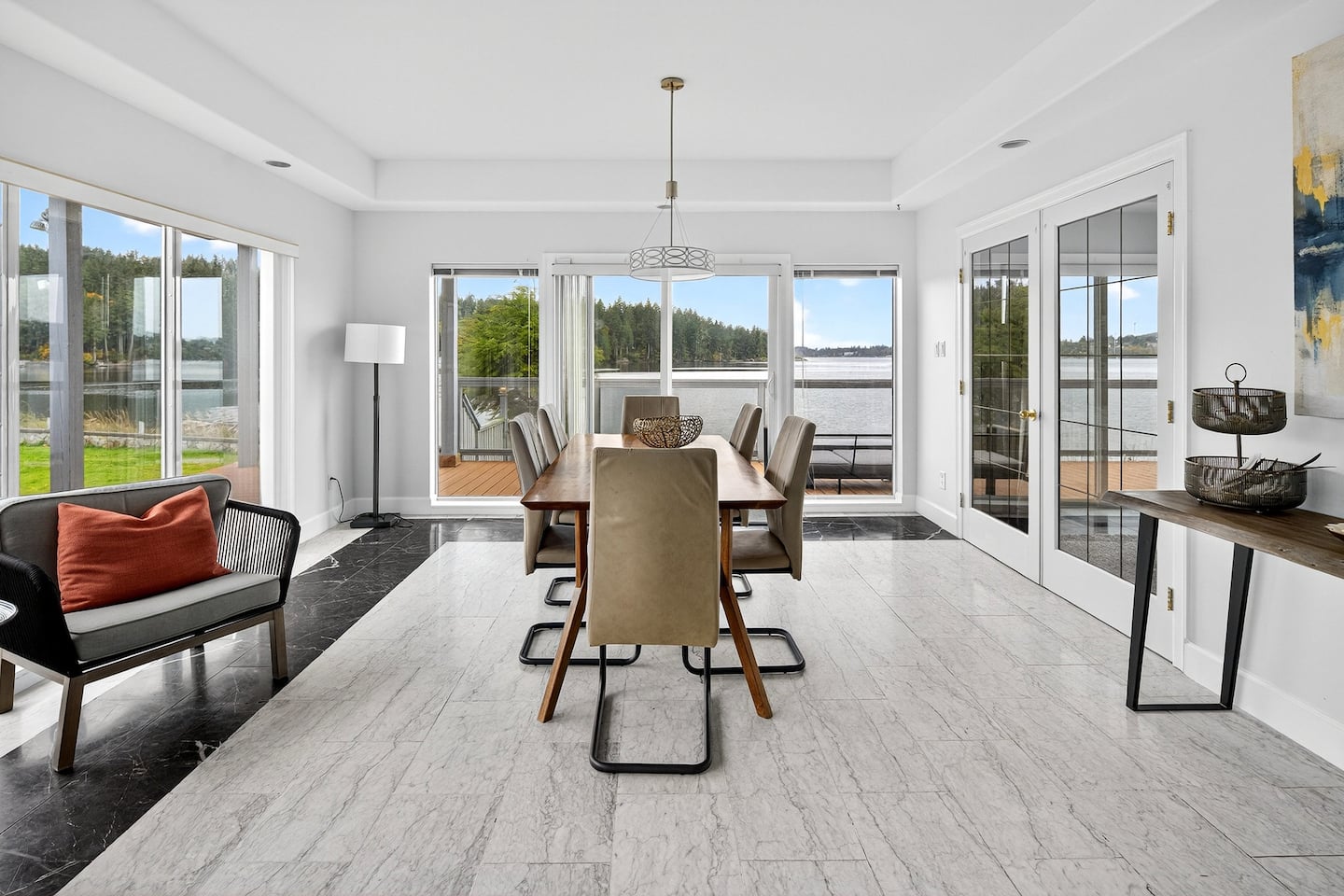Victoria's Sea-Cret Stunning Oceanfront Home 23