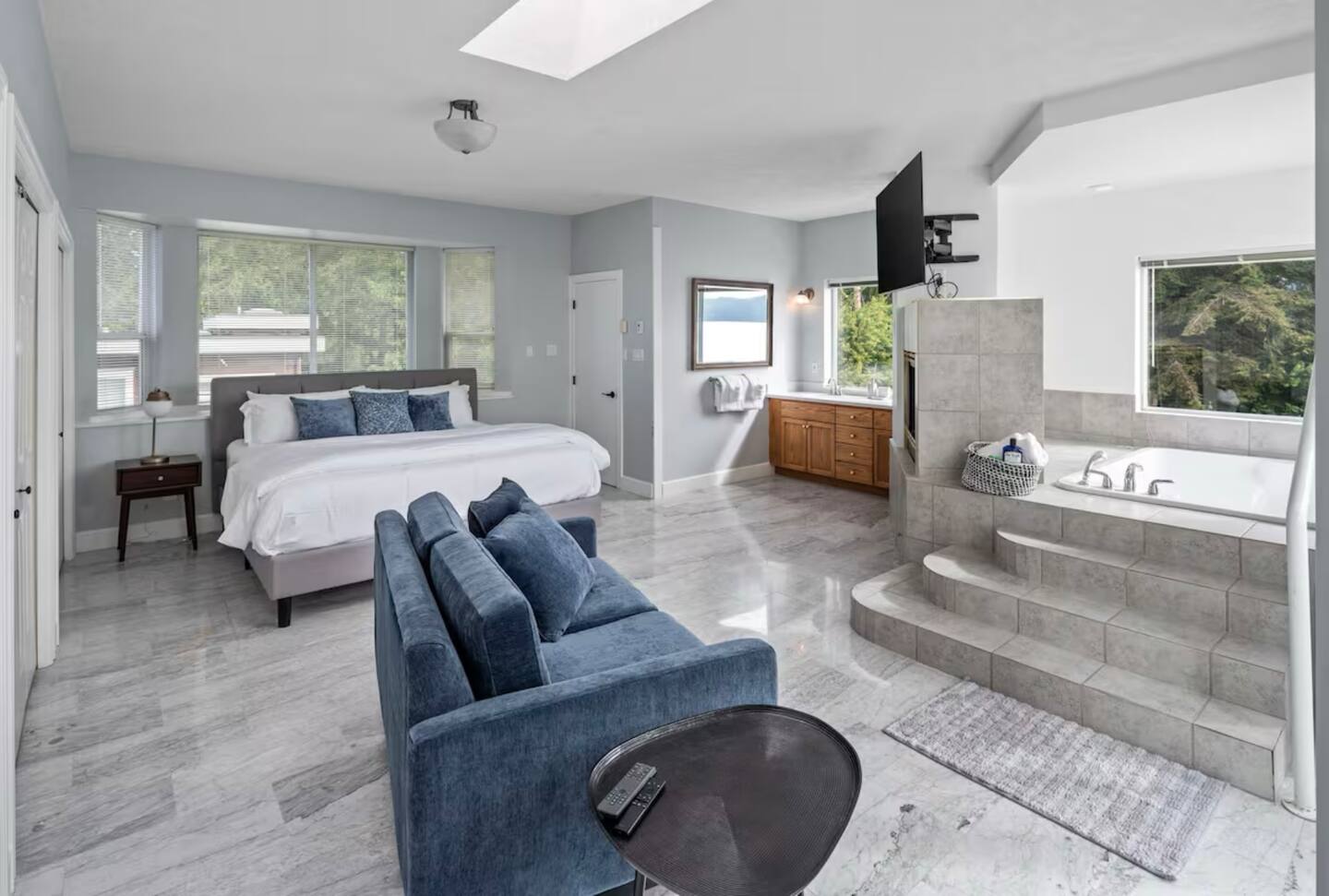 Victoria's Sea-Cret Stunning Oceanfront Home 25
