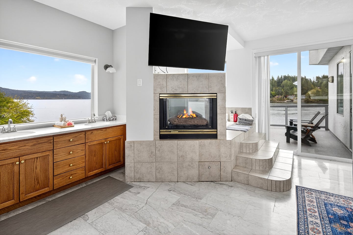 Victoria's Sea-Cret Stunning Oceanfront Home 26