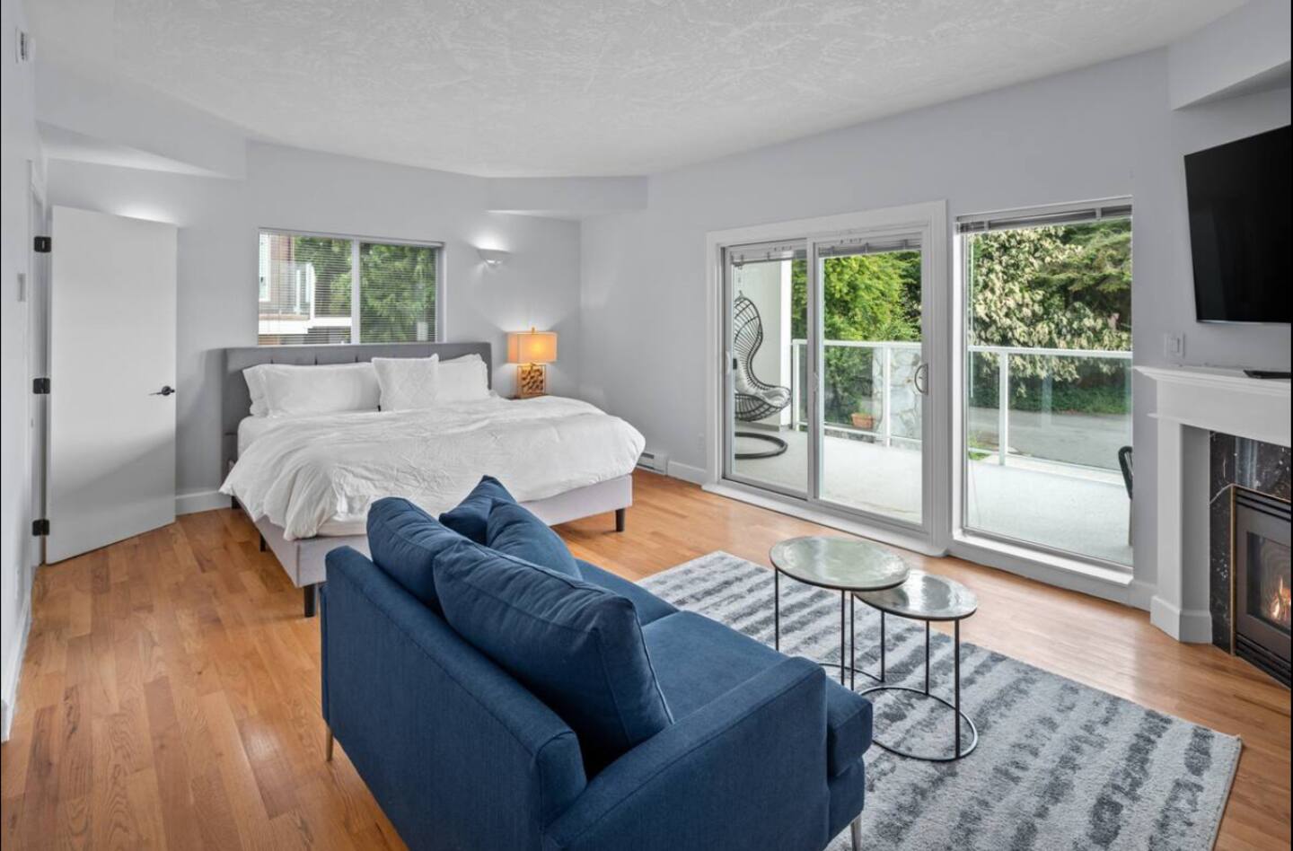 Victoria's Sea-Cret Stunning Oceanfront Home 28