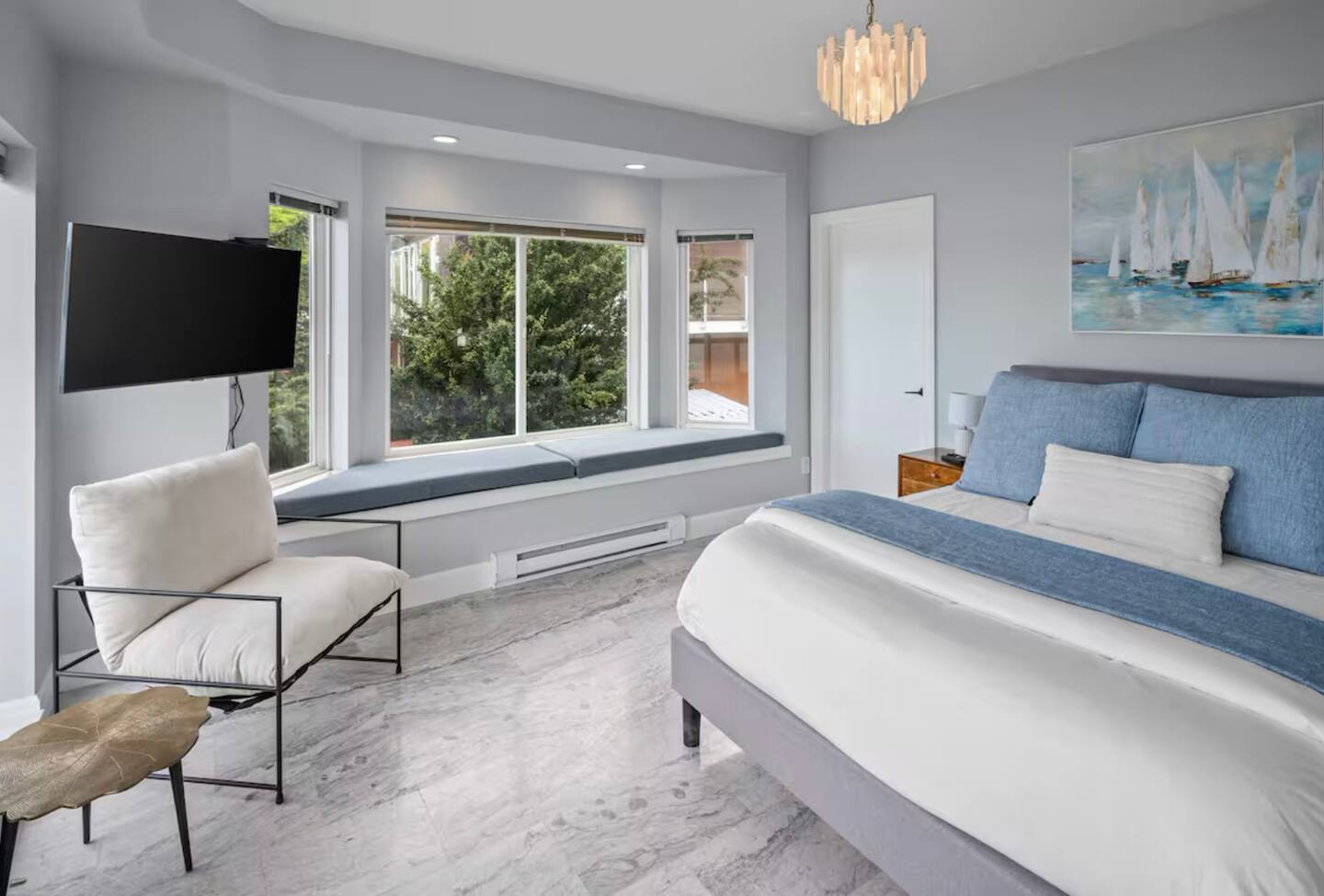 Victoria's Sea-Cret Stunning Oceanfront Home 30