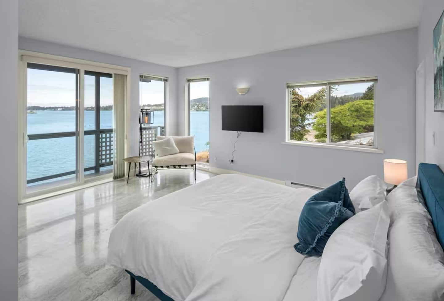 Victoria's Sea-Cret Stunning Oceanfront Home 34