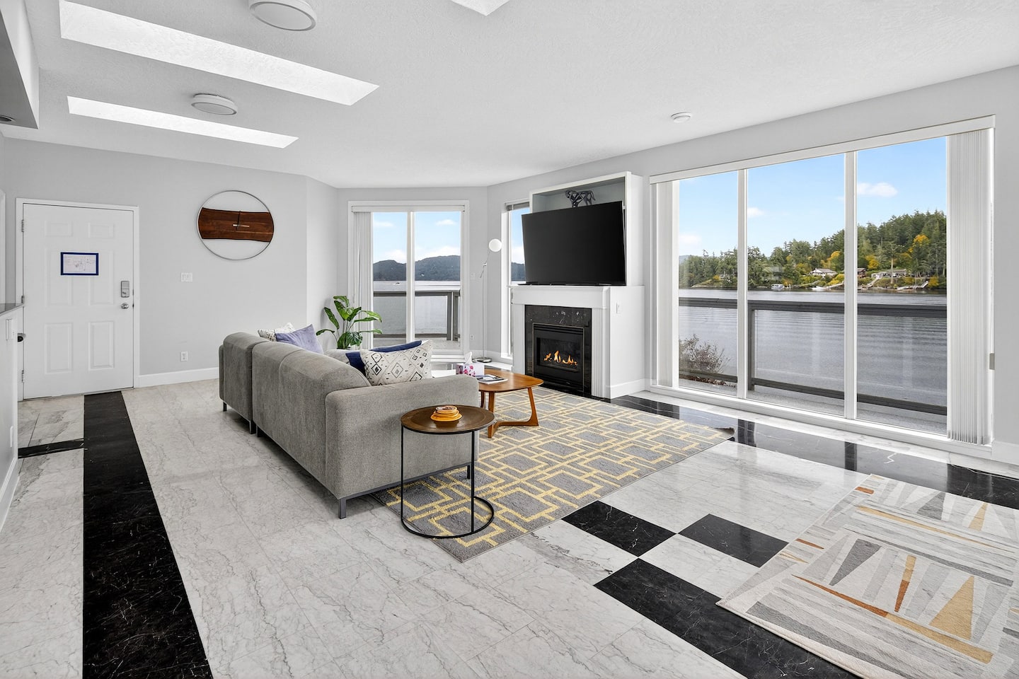 Victoria's Sea-Cret Stunning Oceanfront Home 10