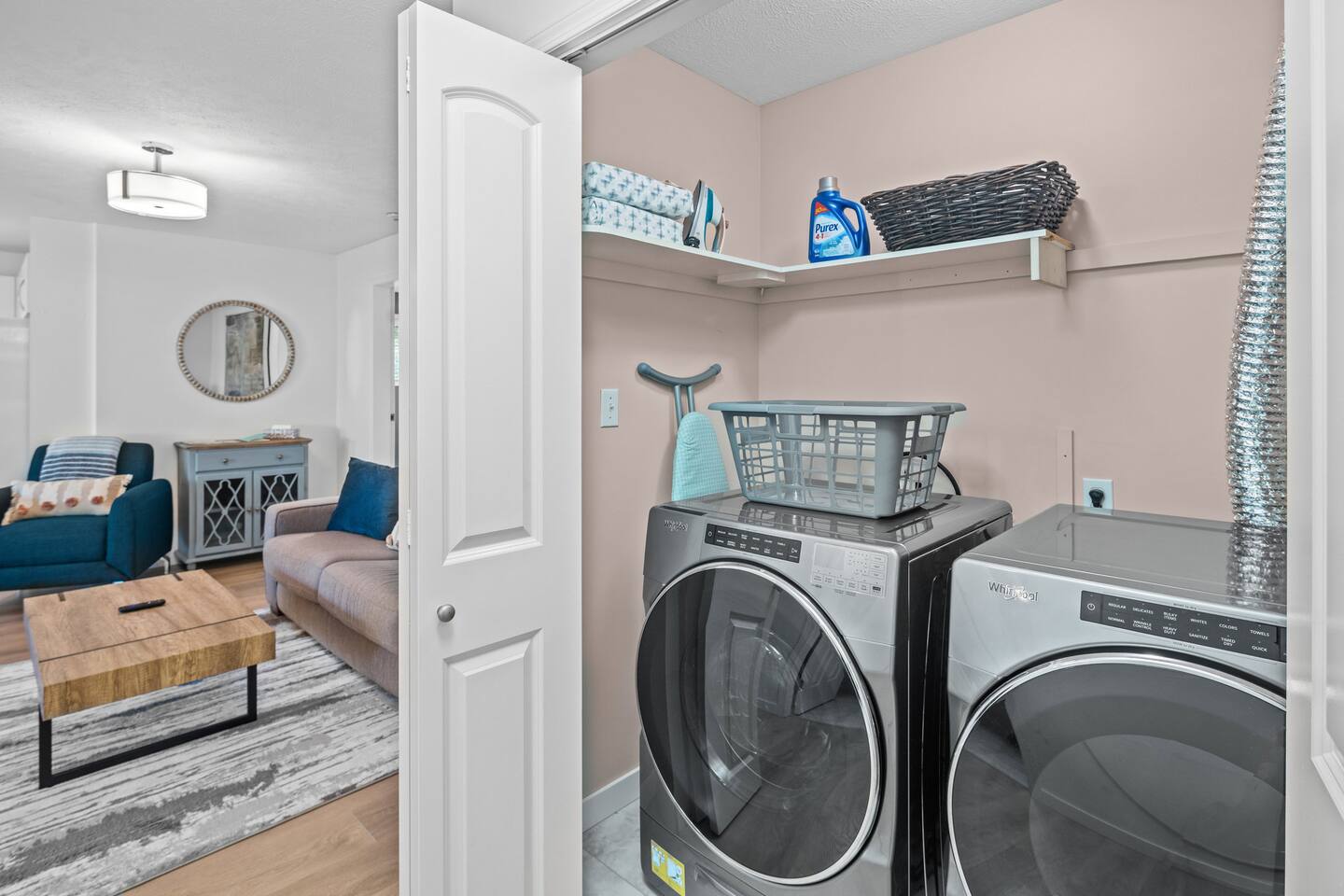 Golfside Guest-suite near YYJ 11