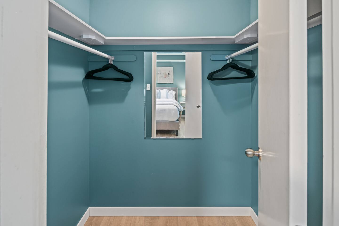 Golfside Guest-suite near YYJ 12