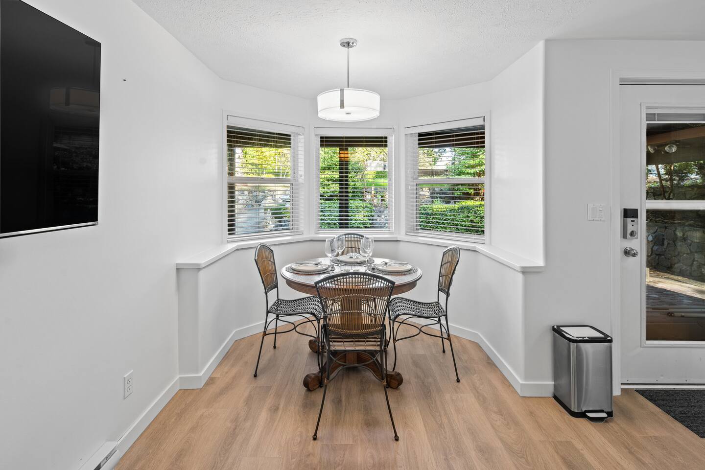 Golfside Guest-suite near YYJ 7
