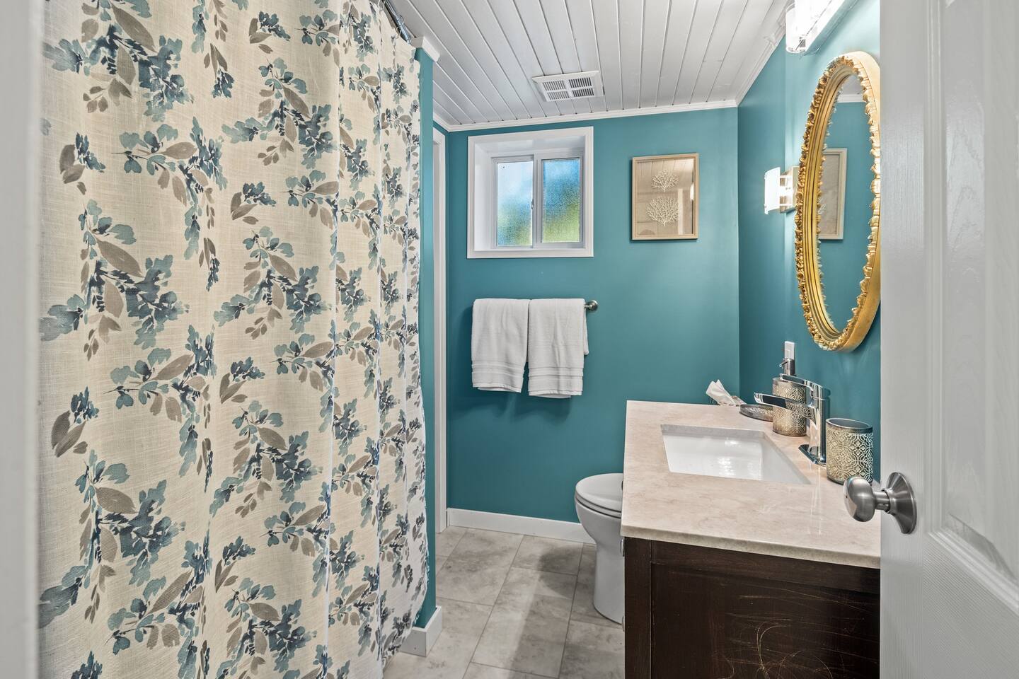 Golfside Guest-suite near YYJ 10
