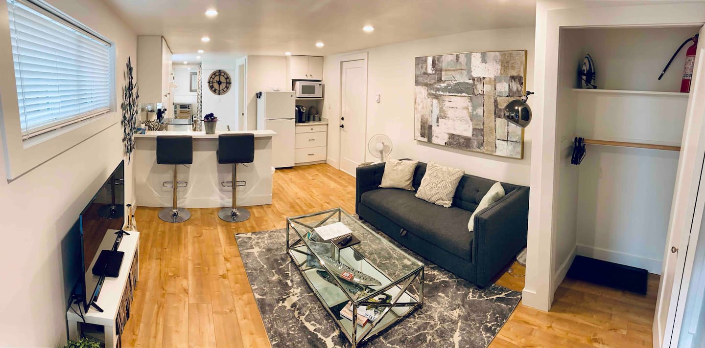 Cozy Private 1 Bedroom (YYJ) Suite 2