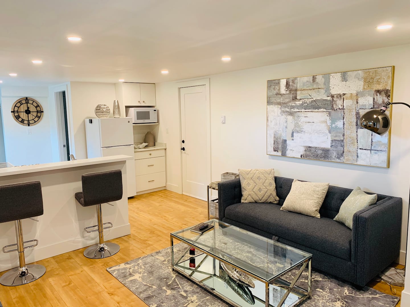 Cozy Private 1 Bedroom (YYJ) Suite 3
