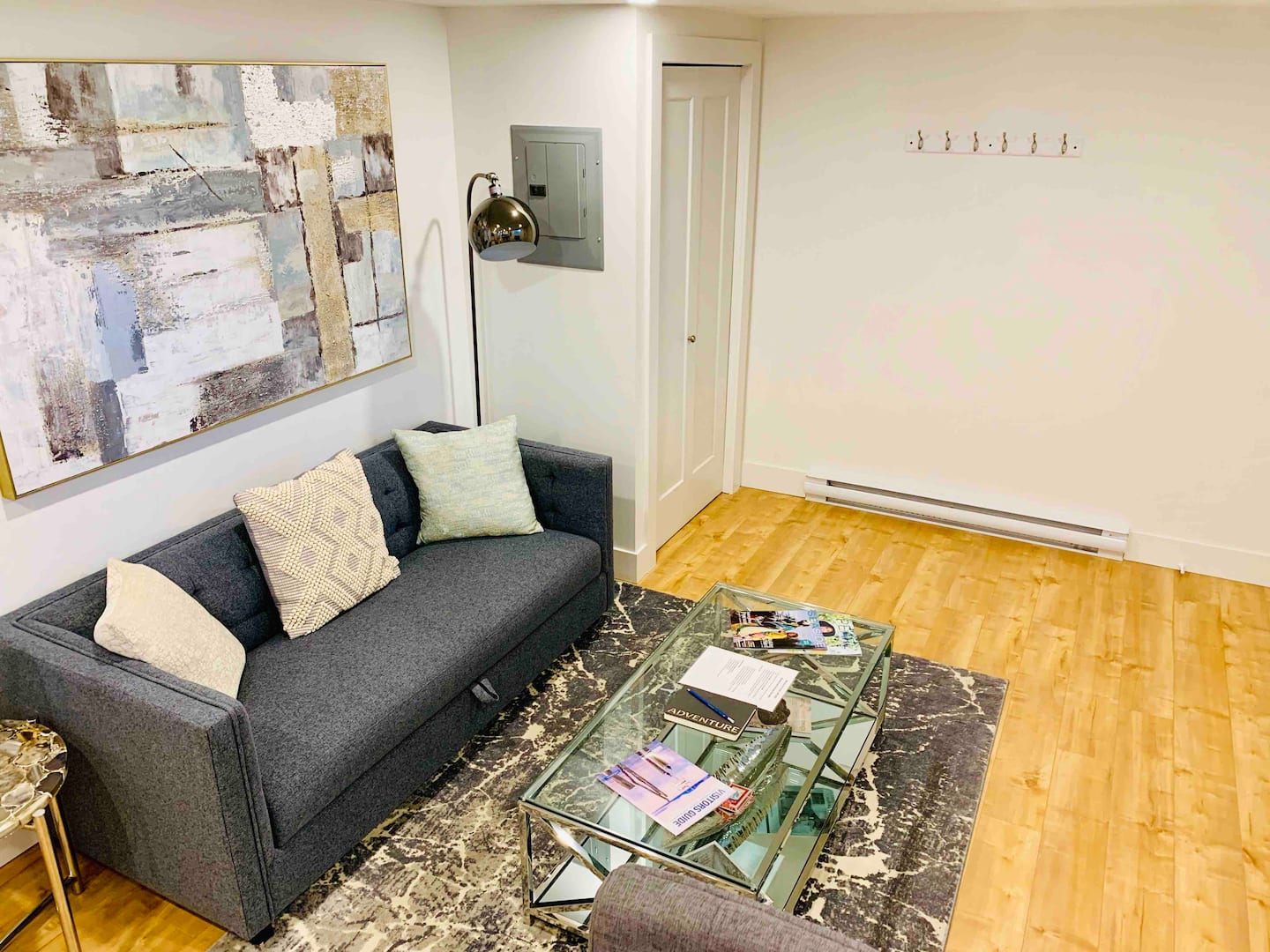 Cozy Private 1 Bedroom (YYJ) Suite 5