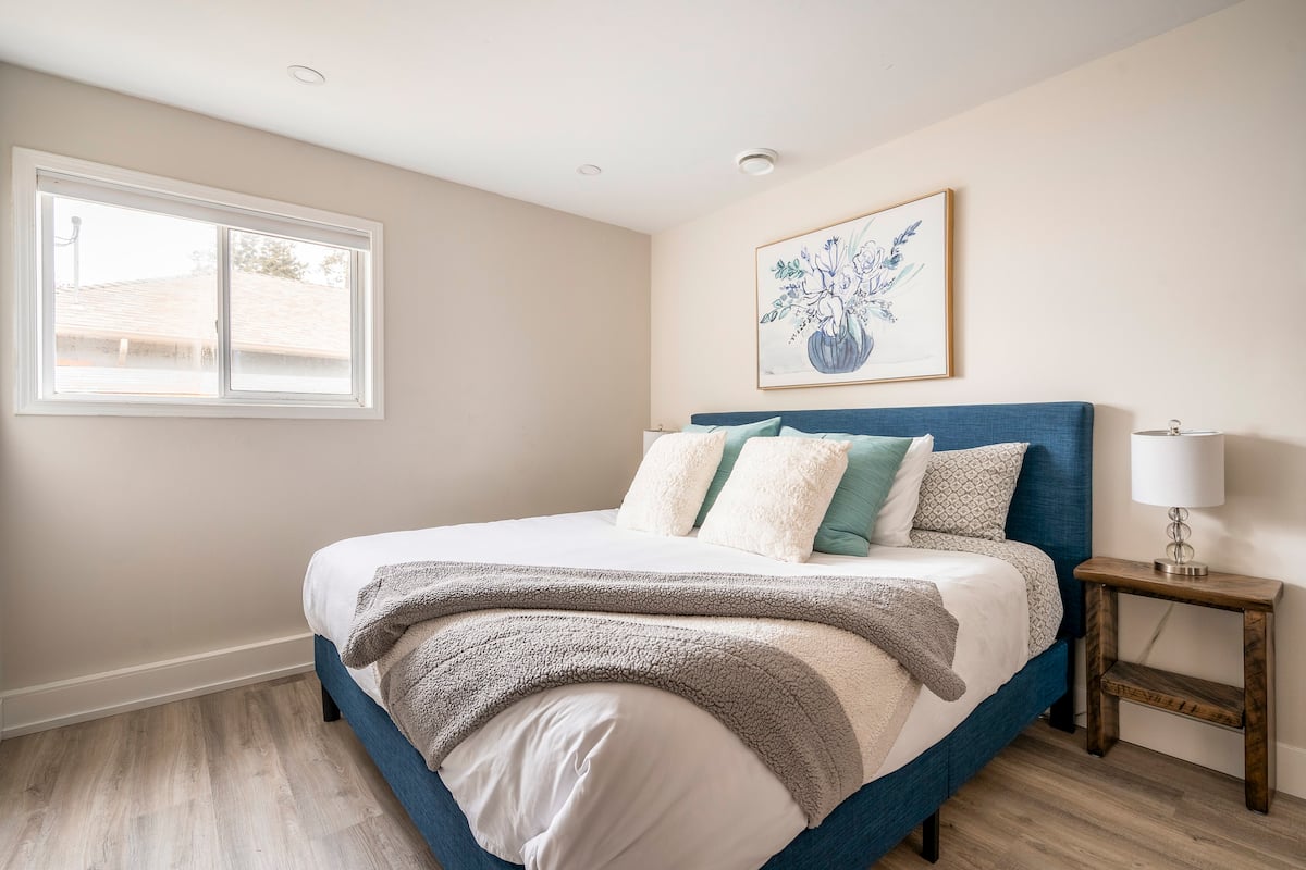 Beachfront, Hot Tub, King Beds. 5